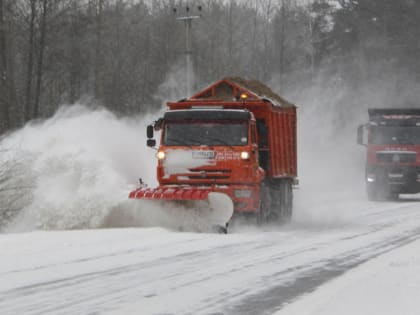 За выходные дни в Брянской области очистили от снега более 10 тысяч километров дорог