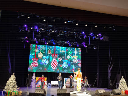 Брянские семьи посетили новогоднее представление в рамках акции #МойБизнесПомогает