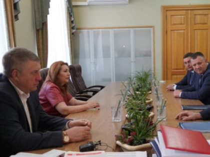 Брянский Губернатор Александр Богомаз провел рабочую встречу с депутатом Госдумы Дмитрием Хубезовым