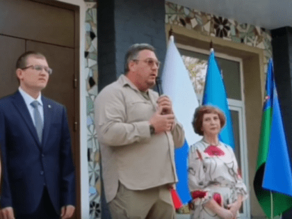 Замминистра строительства в День знаний посетил Брянку