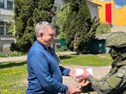 Брянский губернатор передал военным спецоборудование, закупленное благотворительным фондом
