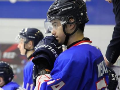 Брянские хоккеисты дважды разгромно проиграли дома московскому «Юнисону»