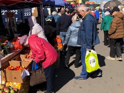 Овощные базары в Брянске открылись на месяц раньше обычного в этом сезоне