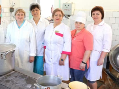 В Унечской ЦРБ работает дружный поварской коллектив