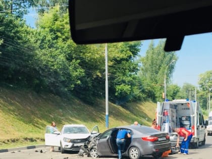 В сети появилось видео массовой аварии в Брянске