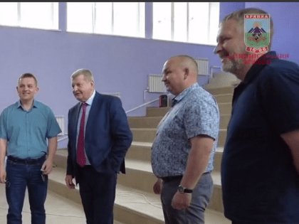 Заместитель губернатора Брянской области Николай Симоненко посетил луганскую Брянку с рабочим визитом