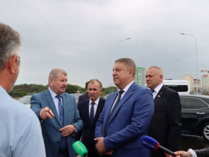 Александр Богомаз проконтролировал ход строительства социально важных объектов Брянщины