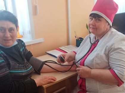 В Комаричском районе по программе модернизации первичного звена ремонтируют ФАПы