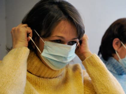 Роспотребнадзор: лицам из группы риска рекомендовано носить маски в общественных местах