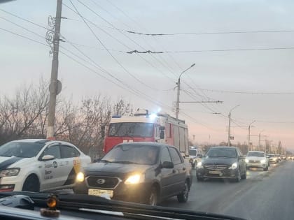 В Брянске возле микрорайона Речного автомобиль вылетел с дороги