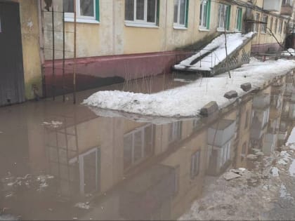 В Брянске дом №48 на улице Володарского превратился в окруженный водой остров