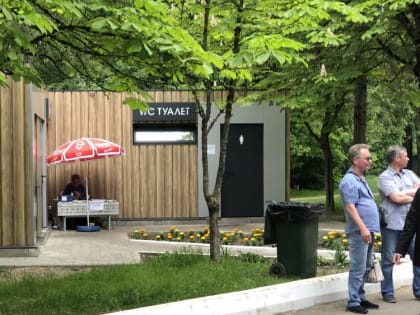 Новый туалет в брянском парке «Соловьи» снова стал платным