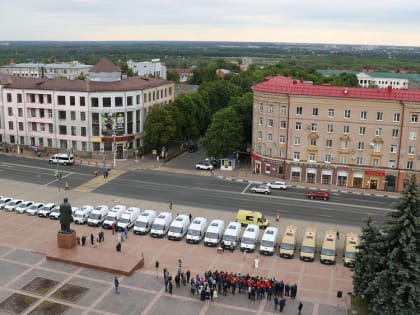 Учреждениям медицины Брянской области передали 39 машин скорой помощи