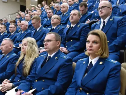 Губернатор поблагодарил прокурора Брянской области за эффективную работу