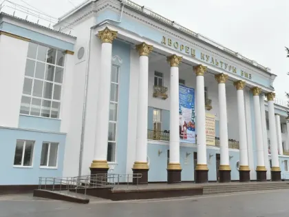 Кровля течет, фасад разрушается: с браком при капремонте ДК БМЗ в Брянске будут разбираться в суде