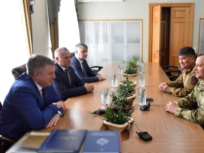 Глава Брянской области Александр Богомаз встретился с командующим Центральным округом Росгвардии