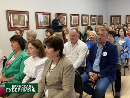 В Брянске в городском выставочном зале состоялось торжество по случаю Дня работника торговли