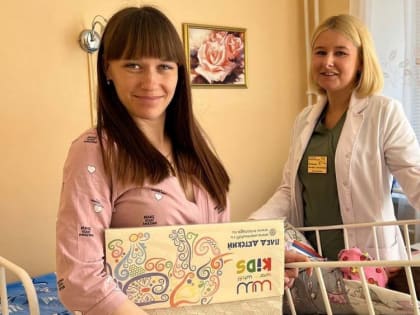 В Брянске поздравили матерей малышей, родившихся 12 июня − в День России