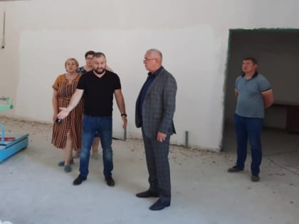 Партийцы Брянского района проконтролировали ход капитального ремонта Супоневской школы №1