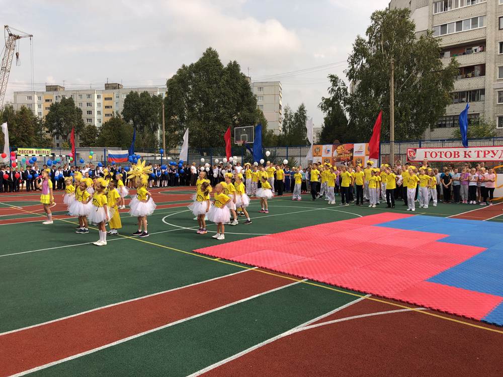 Гимназия 4 сайт гимназии брянск. Гимназия 6 Брянск. Гимназия 3 Брянск стадион. Гимназия 1 Брянск стадион.