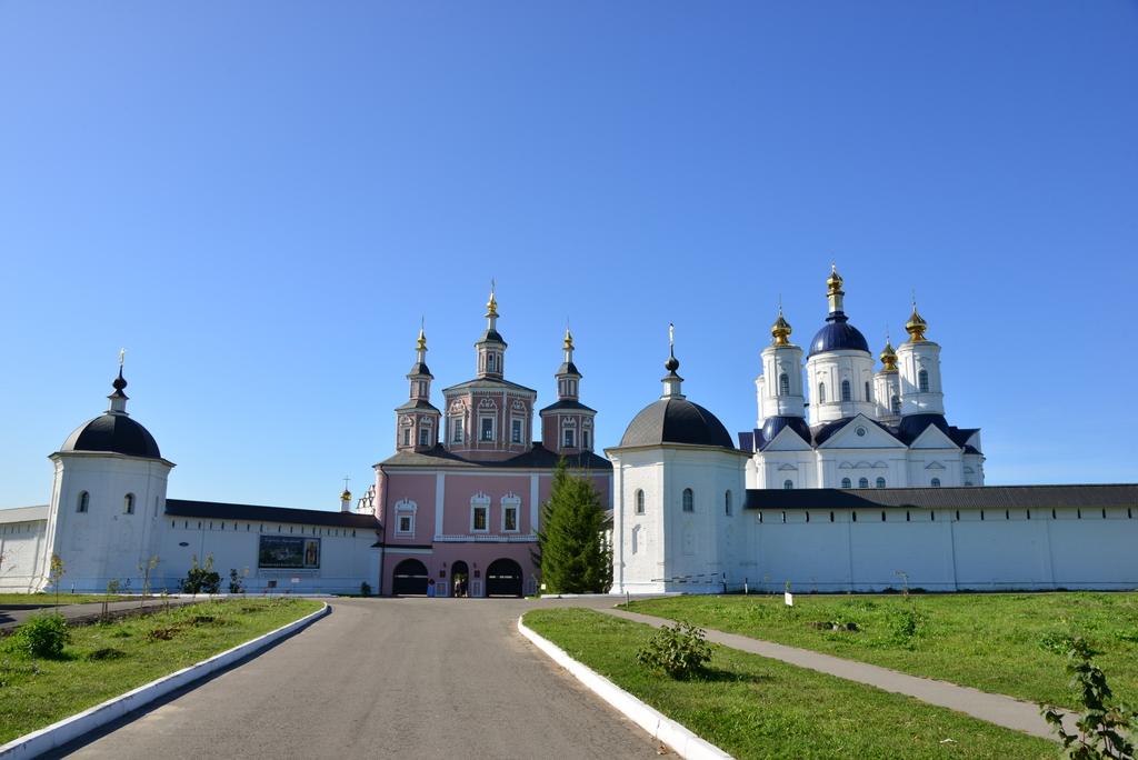 Монастырь село успенское. Свенский монастырь Брянск. Свенский Свято-Успенский монастырь. Свенский Свято-Успенский мужской монастырь Брянск. Свенский Успенский мужской монастырь.