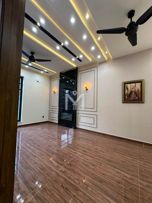 4 Bedroom House for Sale — Eden Valley, Faisalabad
