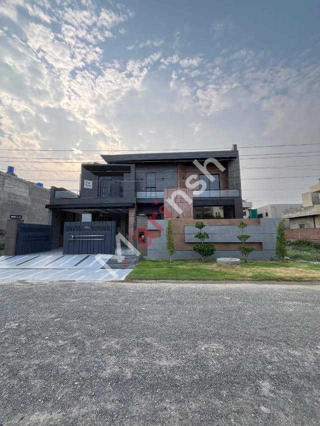 8 Bedroom House for Sale — Punjab Society Phase 2, Lahore