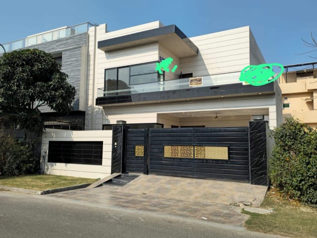 10 Marla House For Sale – Khayaban-e-Amin, Lahore | Prime Location