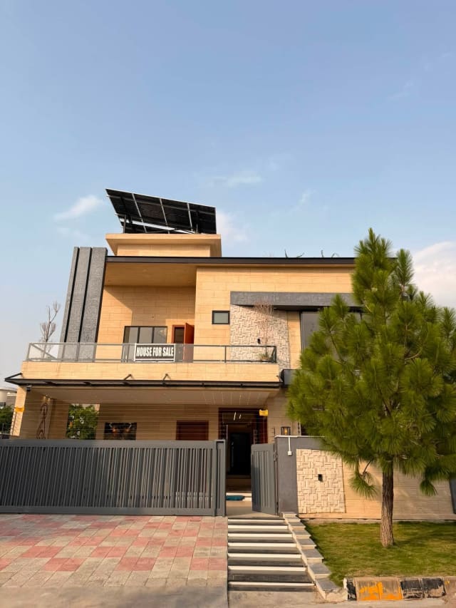 10 Marla Brand New Corner House For Sale – C Block, B-17 Islamabad | 35×70