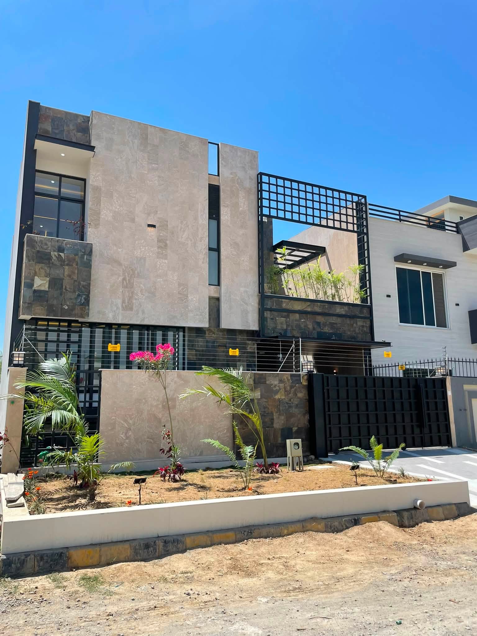 10 Marla Double Storey Luxury House for Sale (35x70) + 8 Marla Extra Land – Multi Gardens B-17, Islamabad