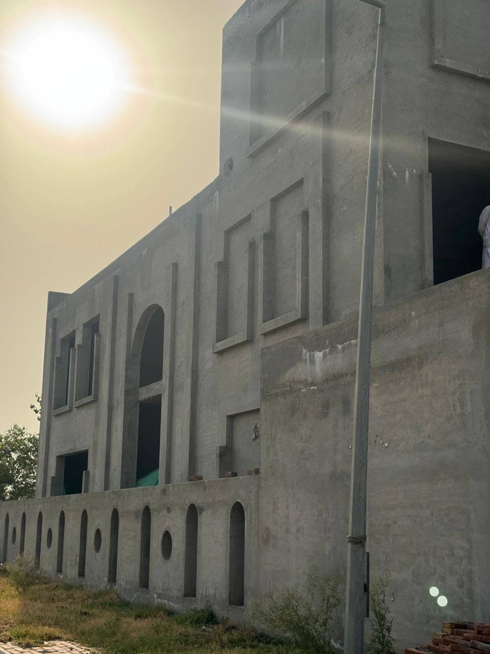 22.5 Marla Luxury Grey Structure for Sale – Bahria Town, Lahore