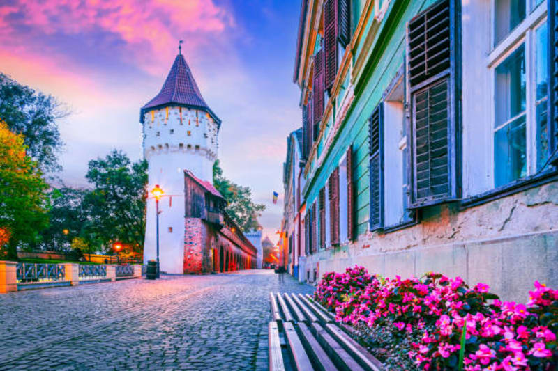 أفضل الأماكن السياحية في رومانيا لعام 2026: دليل شامل لوجهة أوروبية ساحرة