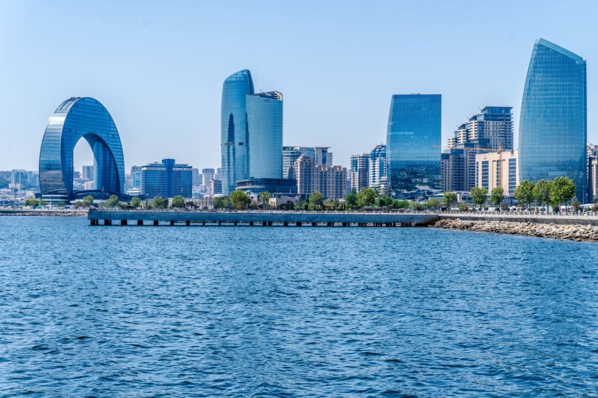 تكلفة السفر إلى أذربيجان من السعودية 2026 | الميزانية المتوقعة بالريال السعودي