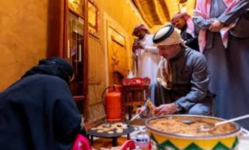 وزير السياحة أثناء رحلة مسار الشمال ضمن فاعليات شتاء السعودية