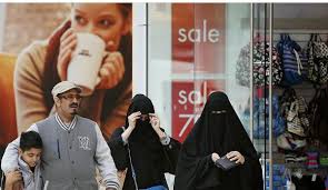 دليل الطوارئ: كيف يعود السياح السعوديون من الخارج وسط توترات المنطقة وتعليق الرحلات؟