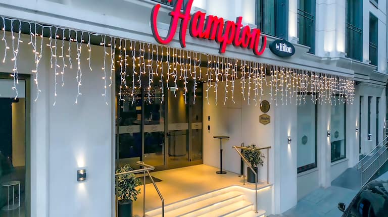 Hampton by Hilton hotel - فنادق إسطنبول للعوائل السعودية