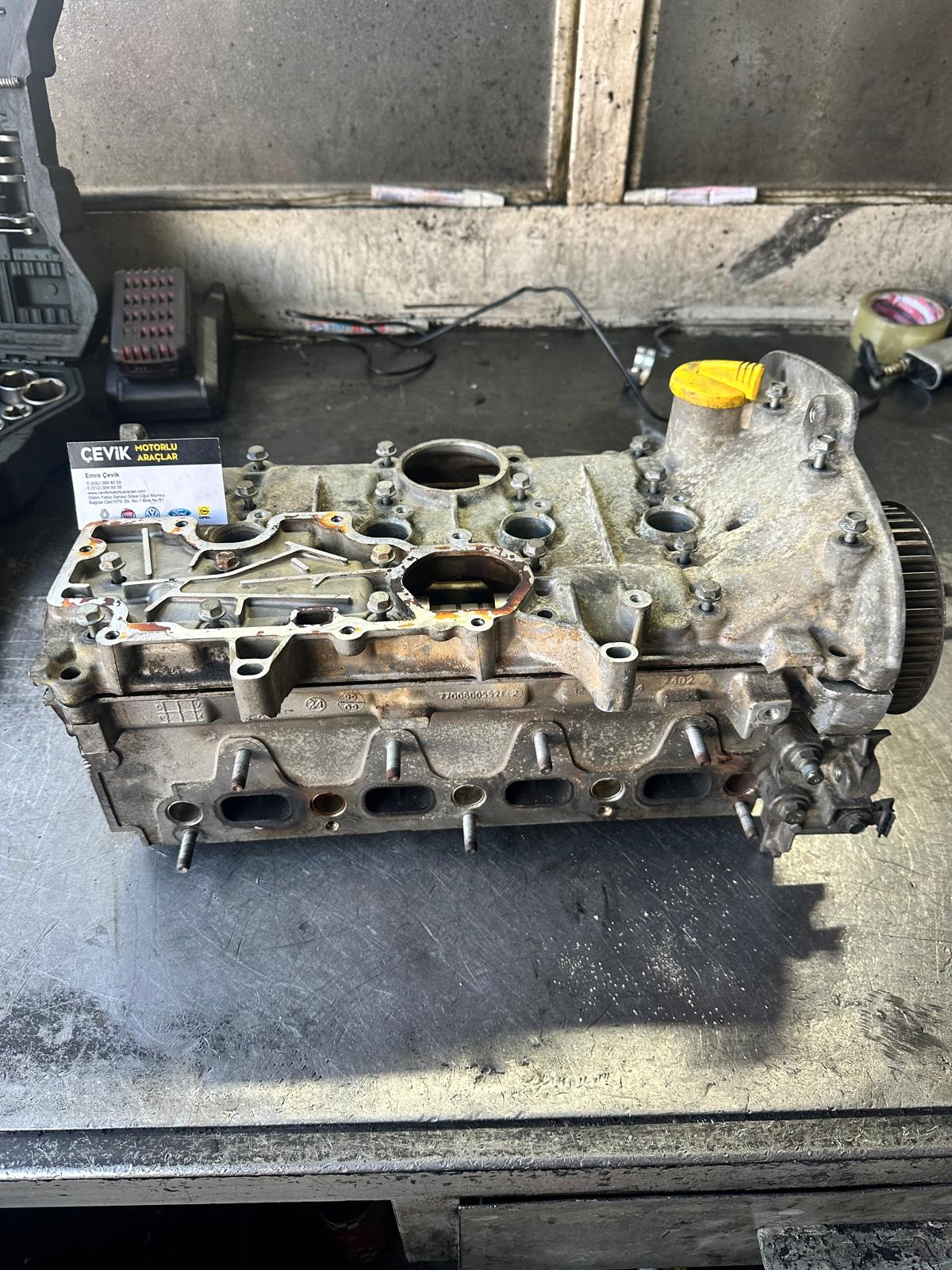 RENAULT MEGANE 1 SİLİNDİR KAPAĞI 7701473353