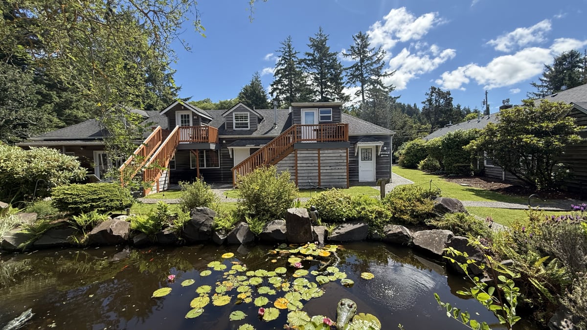 Ecola Creek Lodge cottages and gardens, Cannon Beach Oregon