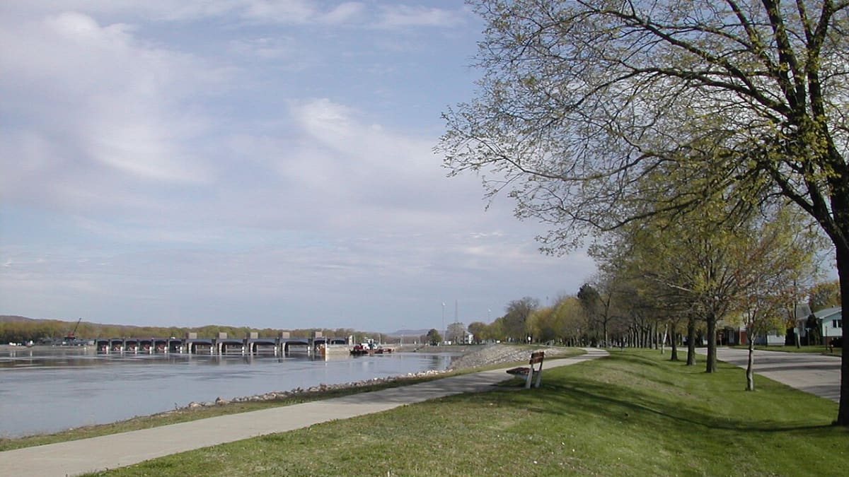 Great River Road at Guttenberg