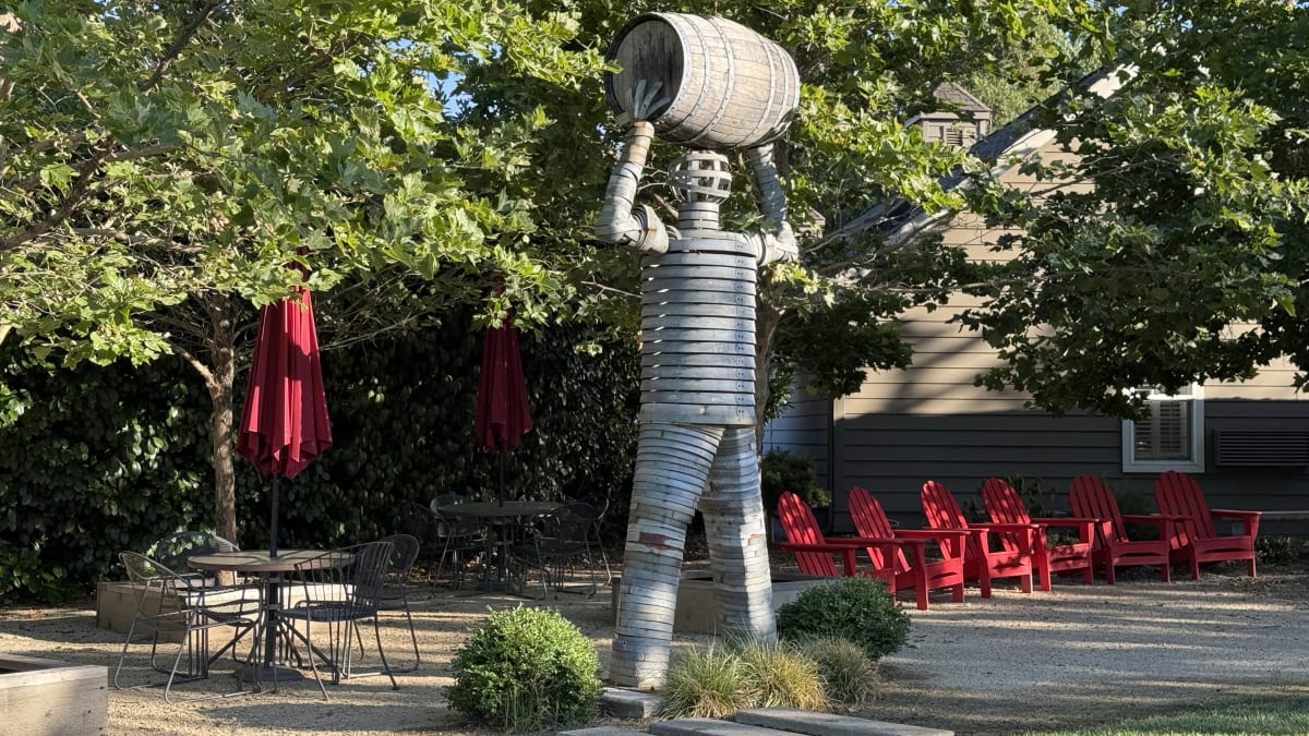 Exterior of The Wine Country Inn, boutique motel in Jacksonville, OR