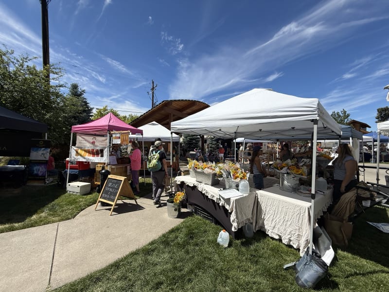 Sisters Farmers Market