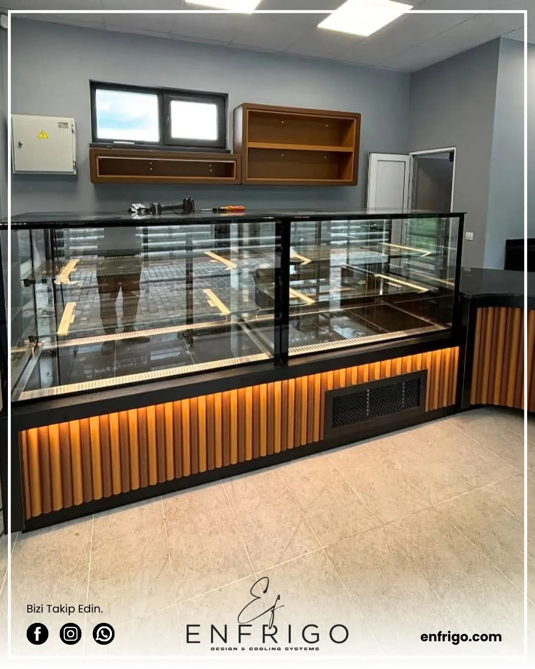 Müşterilerinize taptaze ve göz alıcı tatlılar sunmak için profesyonel pasta dolaplarımızla işletmenizi güçlendirin.