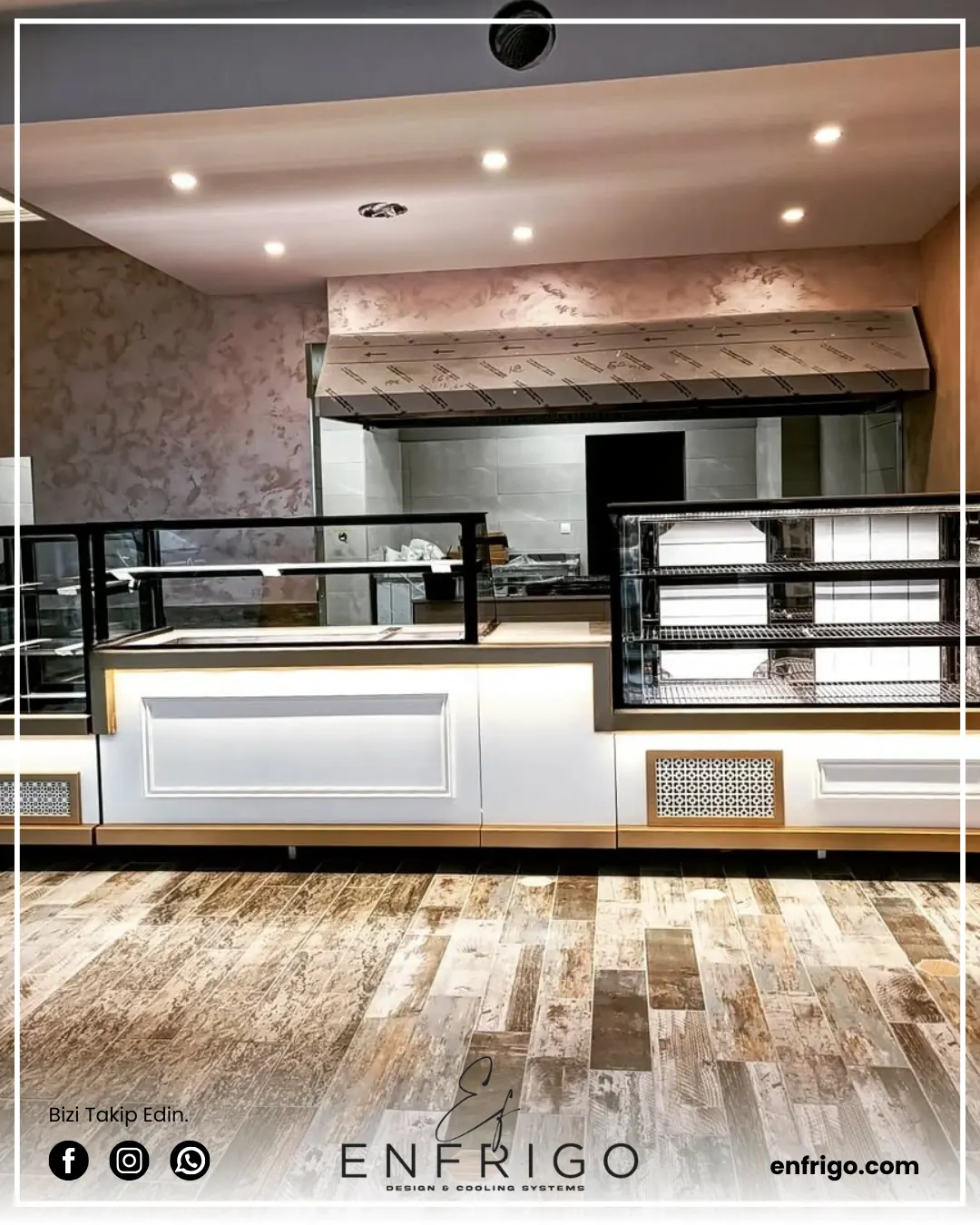 Şık ve işlevsel restoran yemek vitrini, yemeklerinizi en iyi şekilde sergileyerek müşterilerinizin ilgisini çeker.