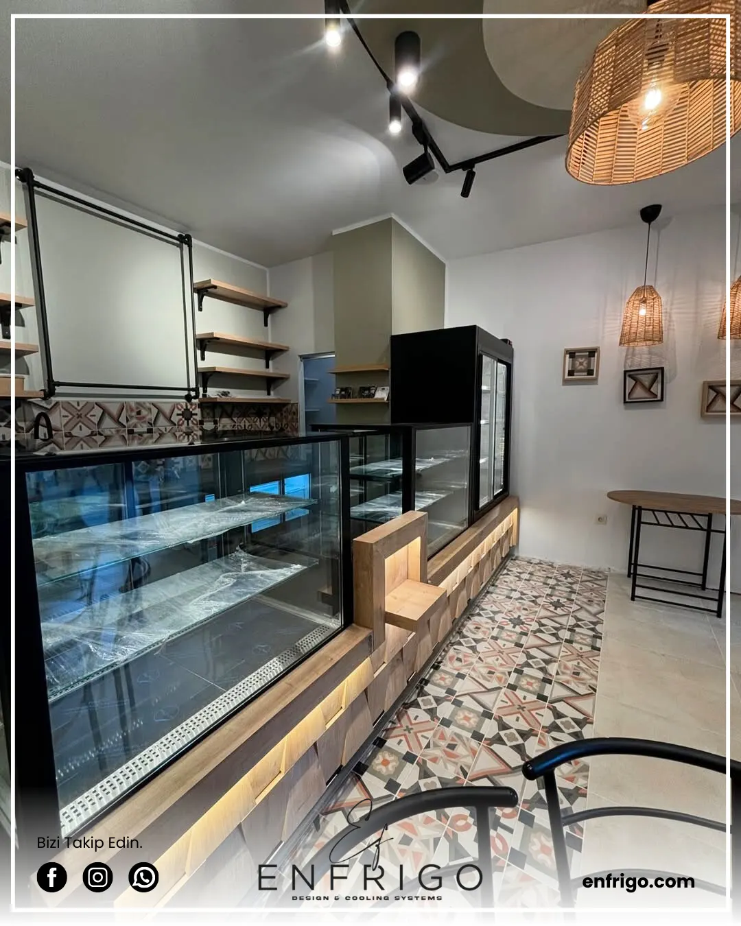 Şık vitrin tasarımı ve enerji tasarruflu güçlü soğutma teknolojisiyle tatlılarınızı her zaman taze tutun!