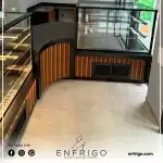 Lezzetlerinizi en taze ve göz alıcı şekilde sunun! Pasta & ekler dolaplarımız, şık tasarımı ve güçlü soğutmasıyla tatlılarınızı en iyi şekilde sergiler.