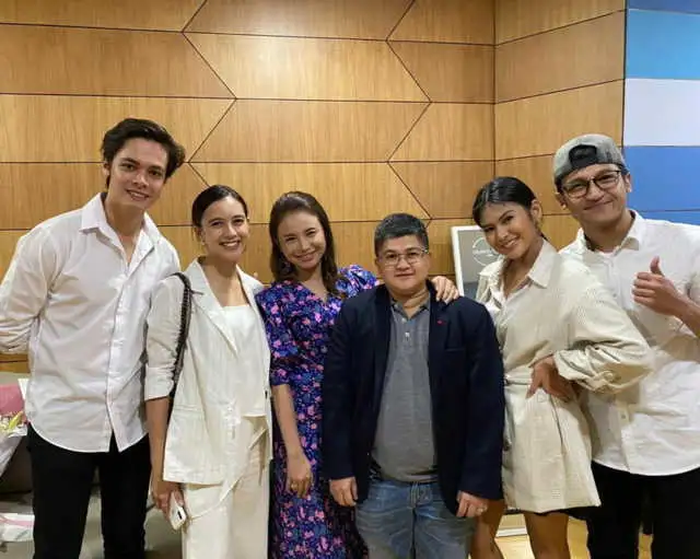 Rossa, Intan Bacil dan Riri serta yang terlibat dalam pembuatan OST (Masih) Cinta Terbaik (foto: Inspire Musik)