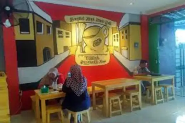 Walikota Depok Nurmahmudi Ismail saat menyerahkan mobil dinas kepada anggota DPRD Kota Depok.