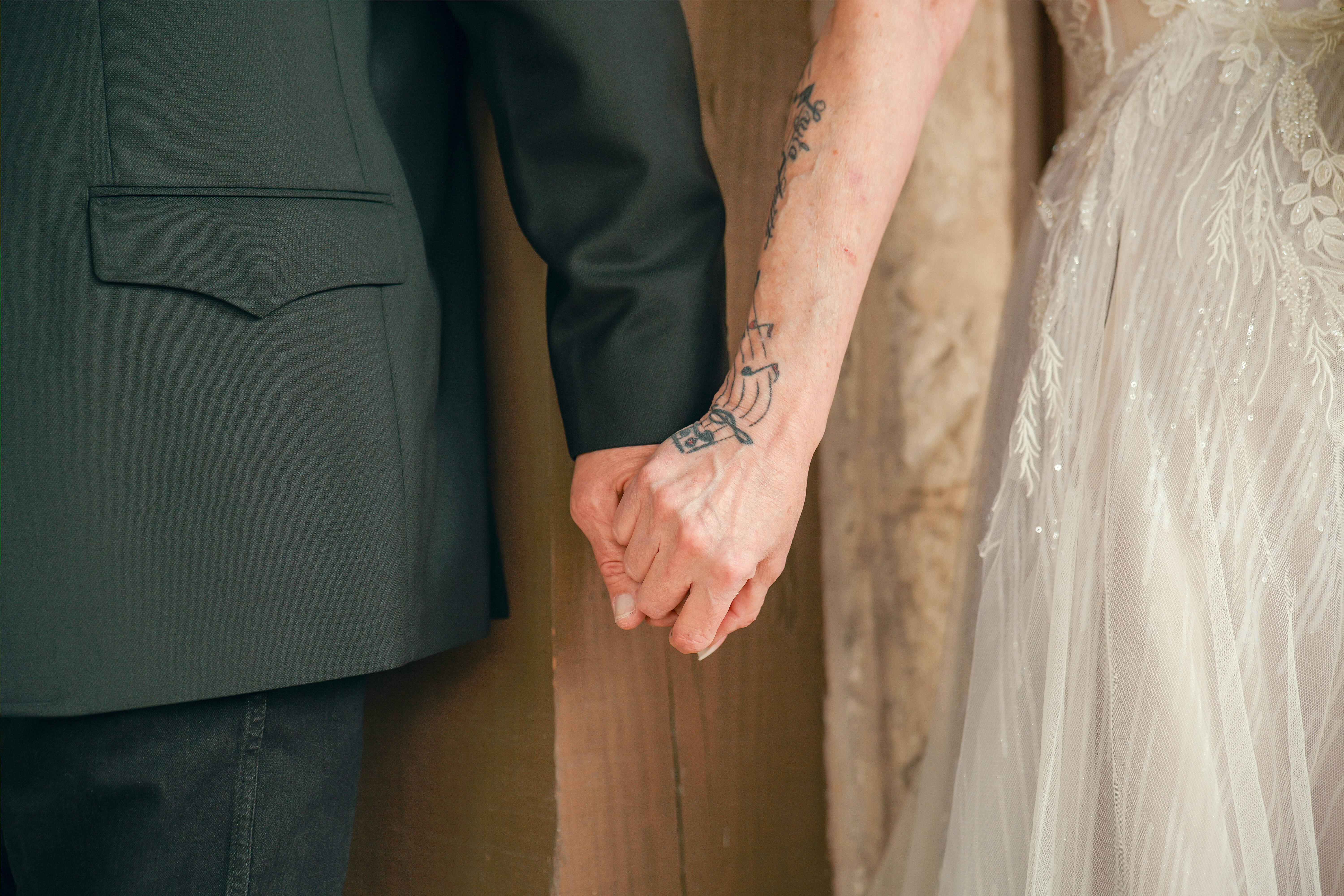 First Look vs. Aisle Reveal: Lighting & Schedule for Montgomery County Weddings