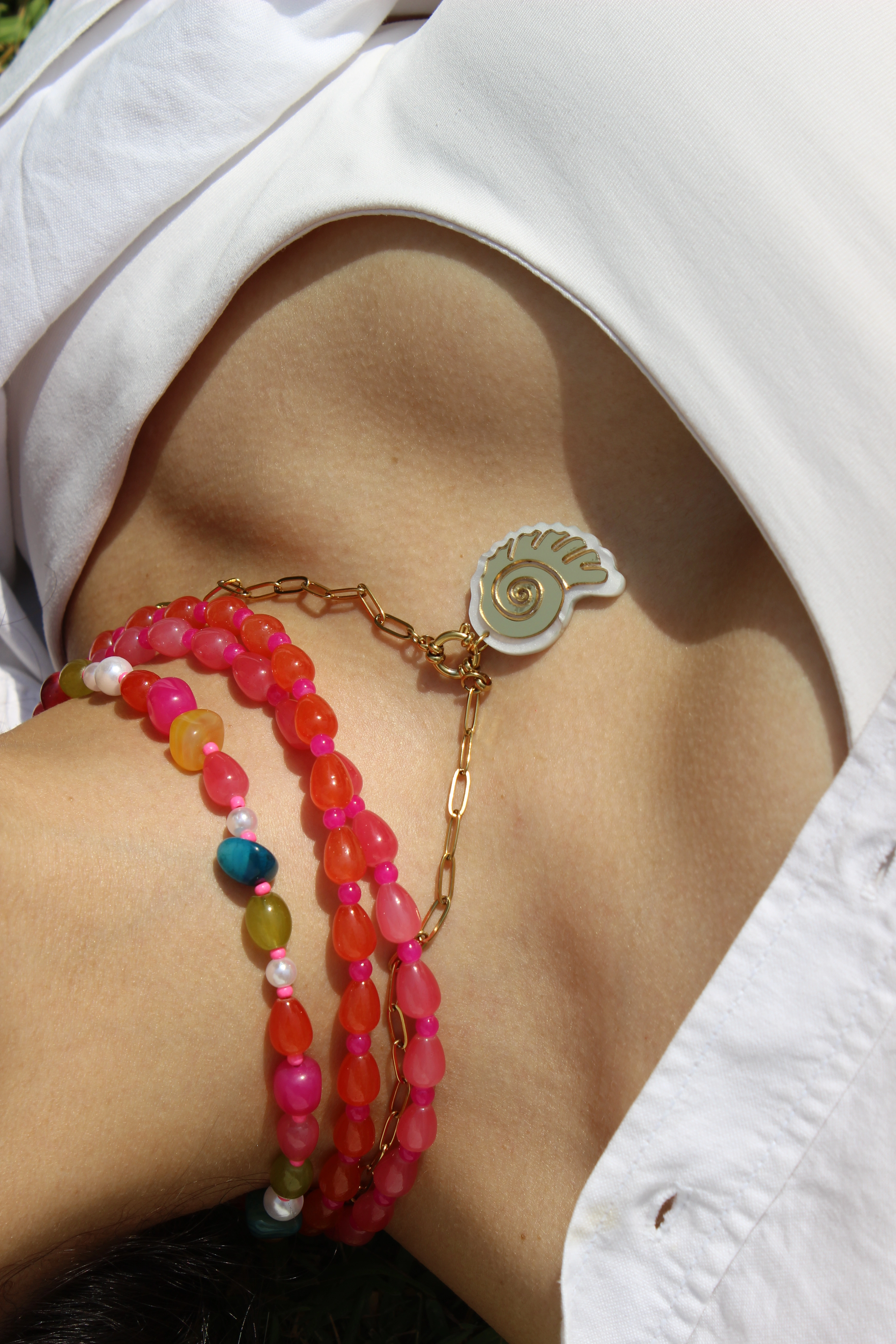 POPPY SHELL NECKPIECE