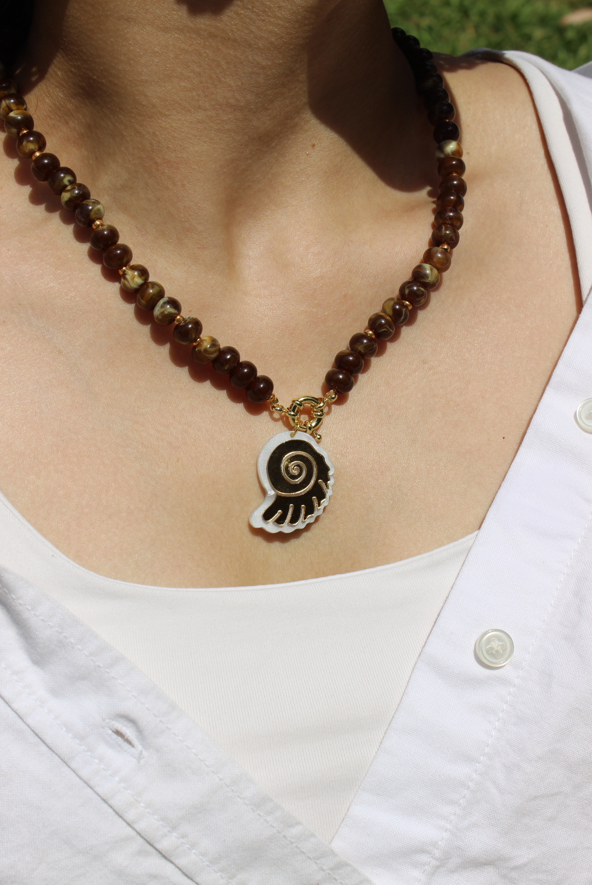 POPPY SHELL NECKPIECE